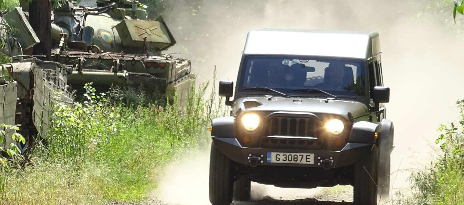 JEEP 2016 Slide 1